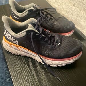 Hoka sz 9 in good condition